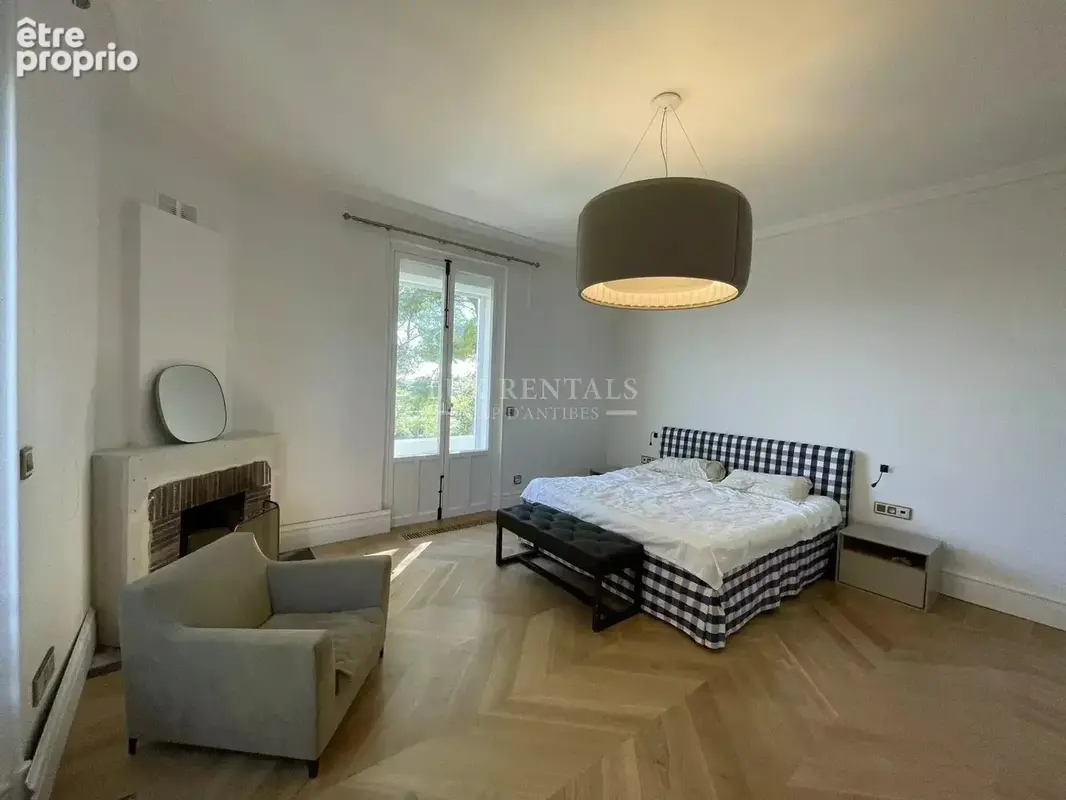 Villa en vente à Antibes dans un quartier résidentiel - photo 13