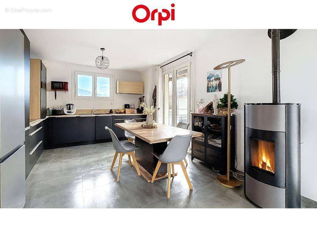 Appartement à VETRAZ-MONTHOUX