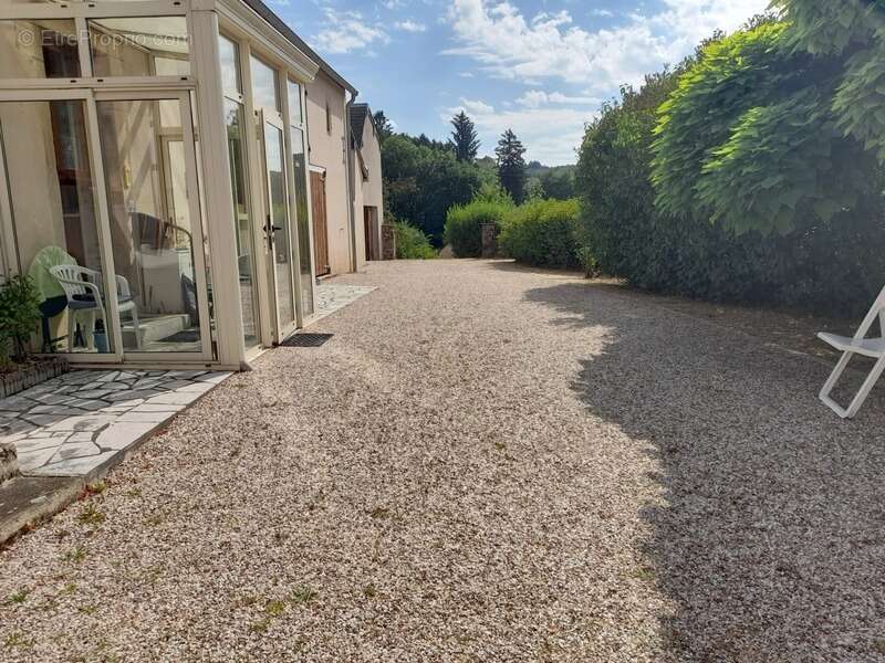 Maison à Cussy en Morvan  de 136 m2 - 8 pièces - diverses dépendances - terrain 1182 m2 - photo 16