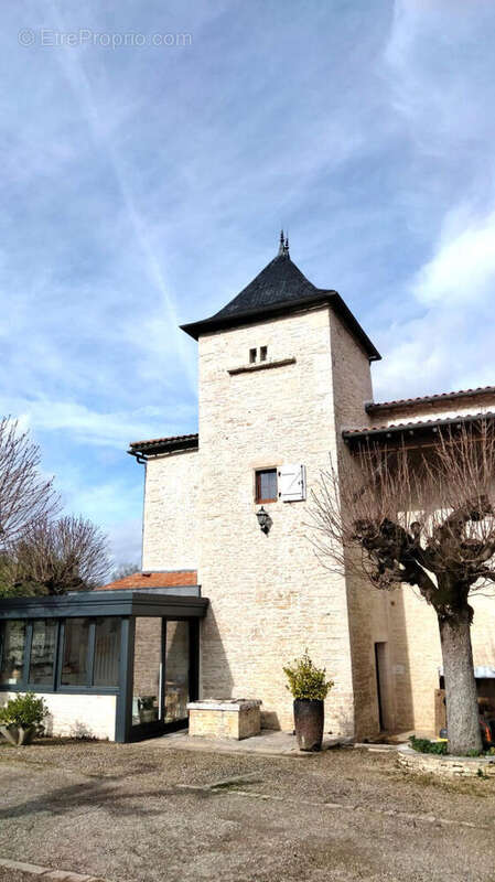 OVERVIEW - Maison à BARRO