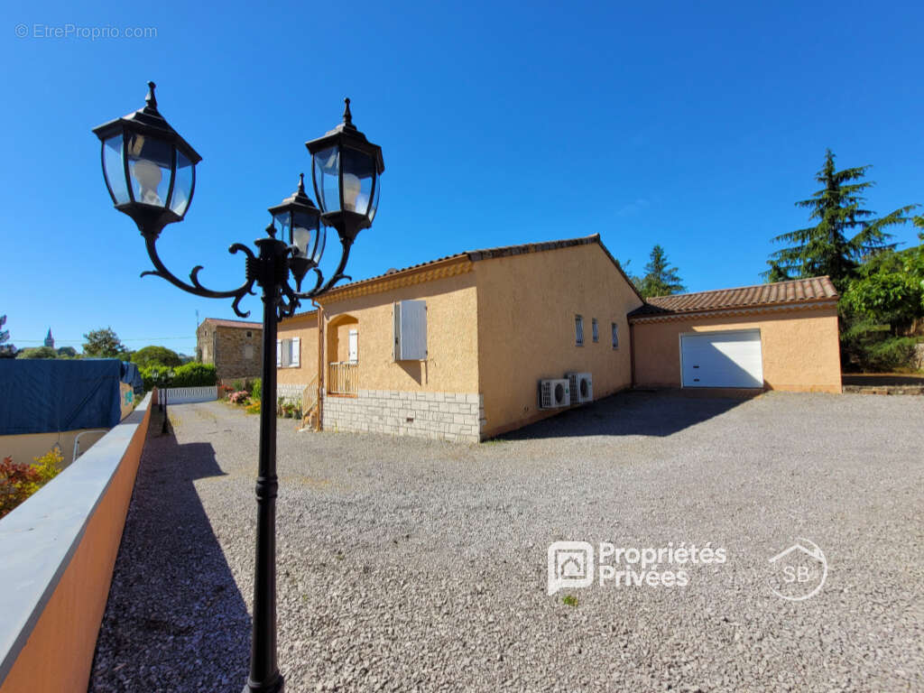 Maison à LABLACHERE