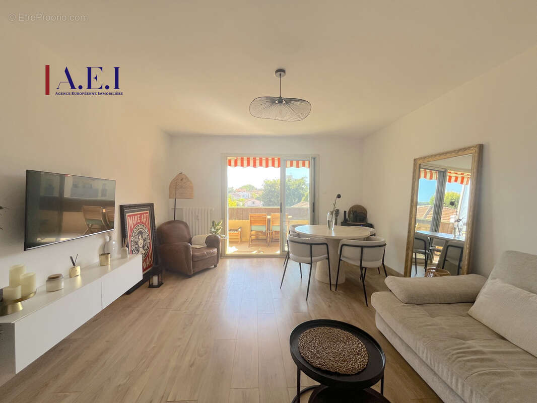 Appartement à SIX-FOURS-LES-PLAGES