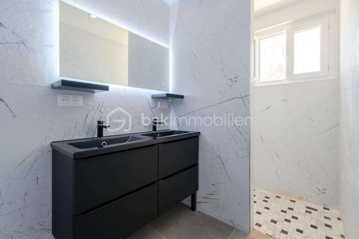 Appartement à SIX-FOURS-LES-PLAGES