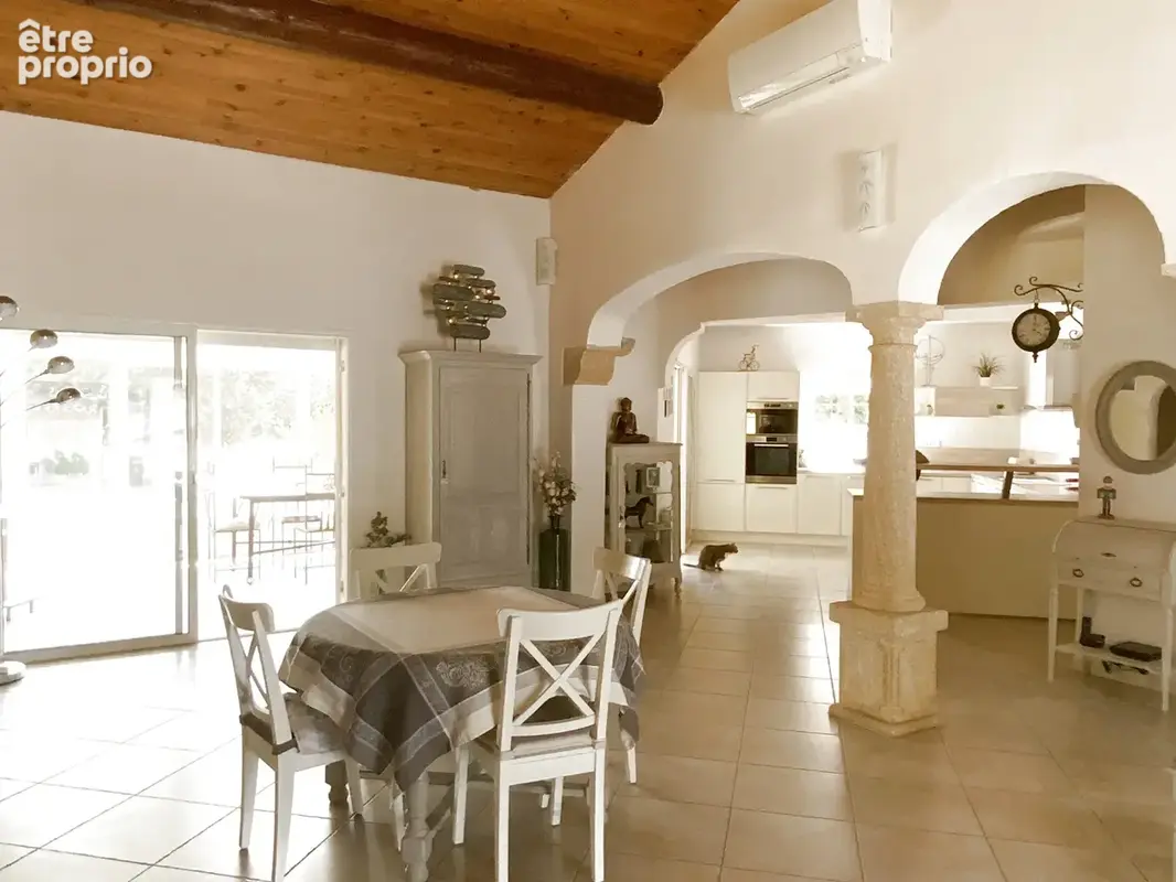 Villa de plain pied sur beau terrain arboré avec piscine, et studio indépendant. - photo 9