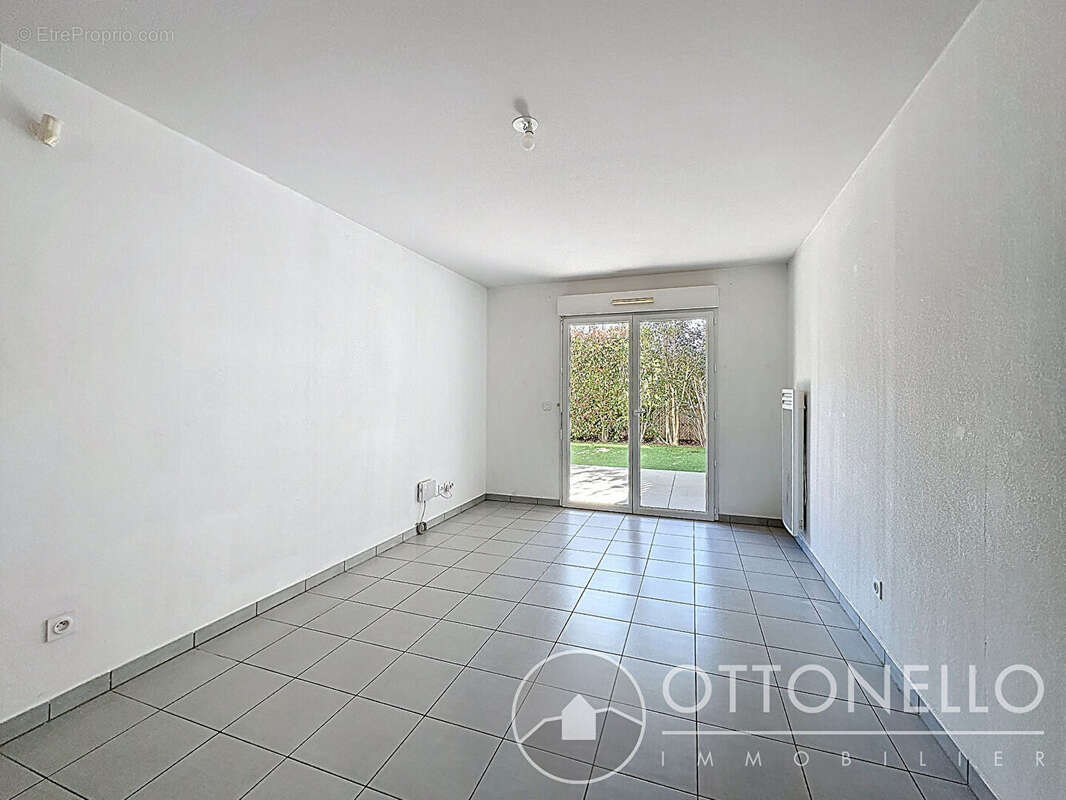 Appartement à ROQUEBRUNE-SUR-ARGENS