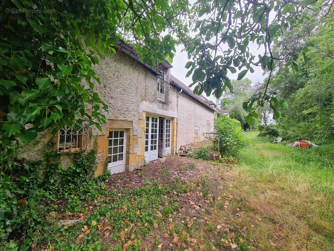 Longère en pierre sur 1ha de terrain avec vue - photo 11