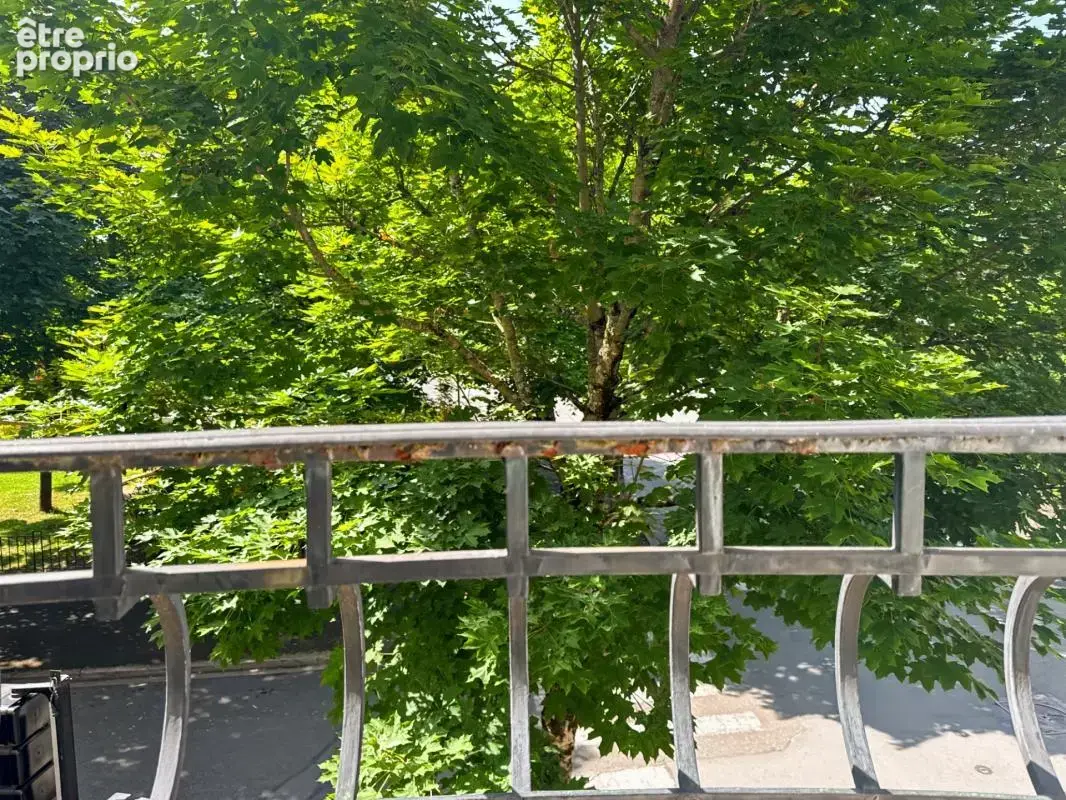 VICHY – Quartier République – Appartement de caractère 80 m² avec garage et caves dans maison Art déco - photo 12