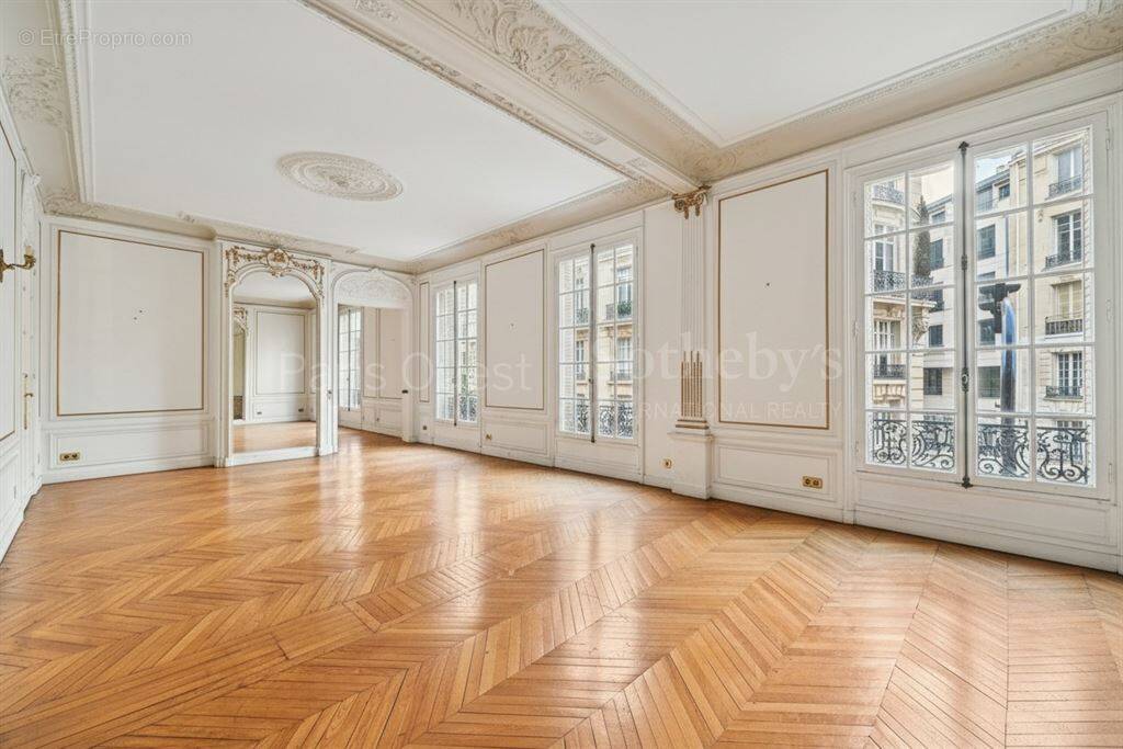 Appartement à PARIS-16E