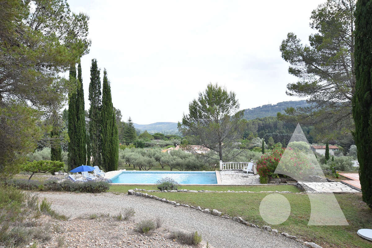Maison provençale de plain-pied  135 m² avec piscine, double garage et fort potentiel ? Salernes - photo 14