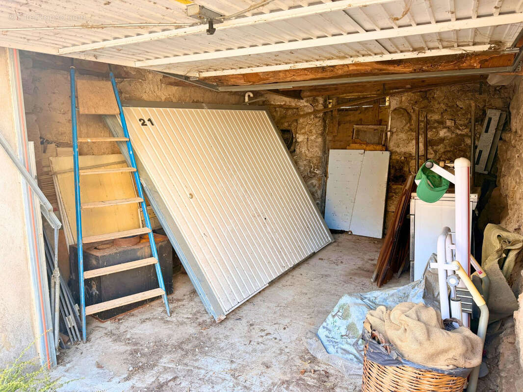 Maison de village en pierre à rénover - photo 3