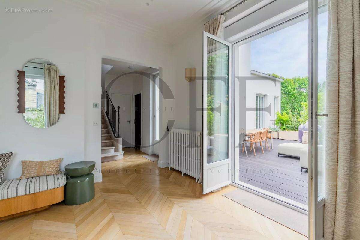 Appartement à NEUILLY-SUR-SEINE