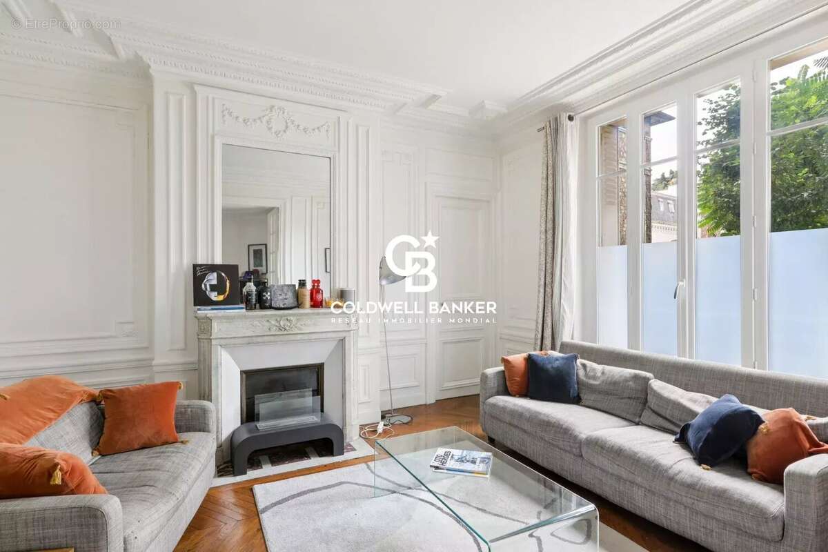 Appartement à PARIS-16E