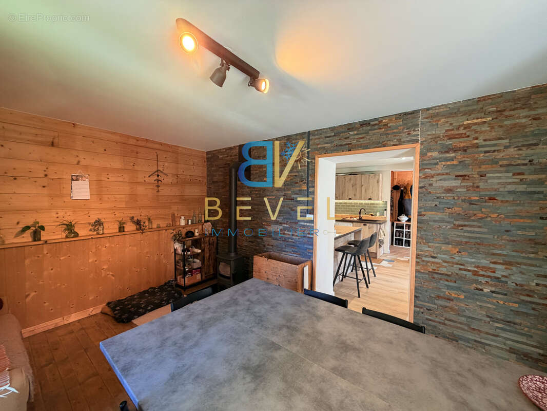 À vendre   exclusivité saint-françois-longchamp   (montaimont)  ancien corps de ferme rénové   110 m2 habitabl - photo 7