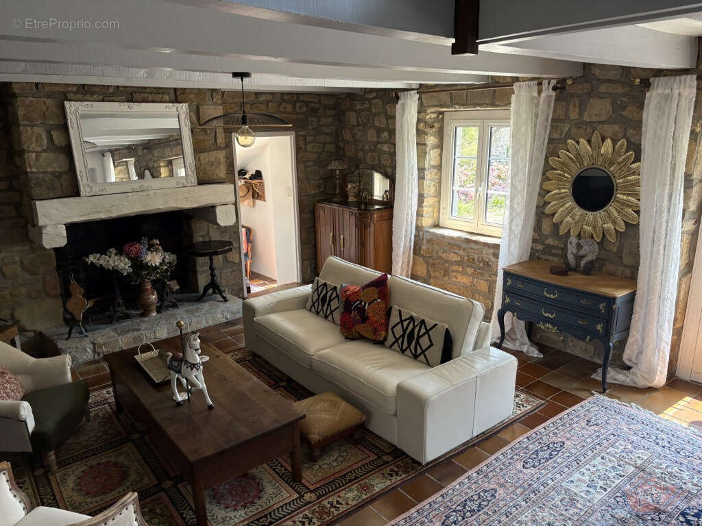 Ensemble immobilier d'exception   2 gîtes avec excellente rentabilité et une magnifique longère en pierre   Pr - photo 10