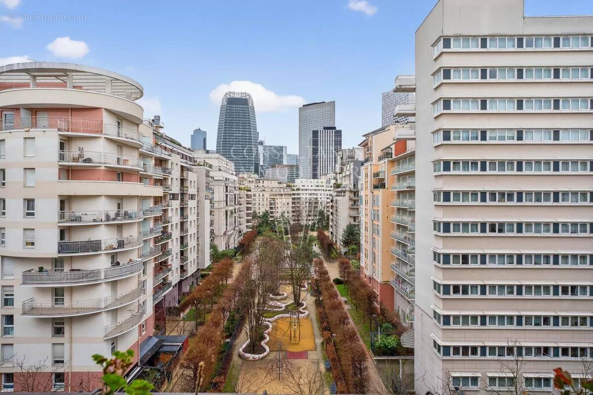 Appartement à COURBEVOIE