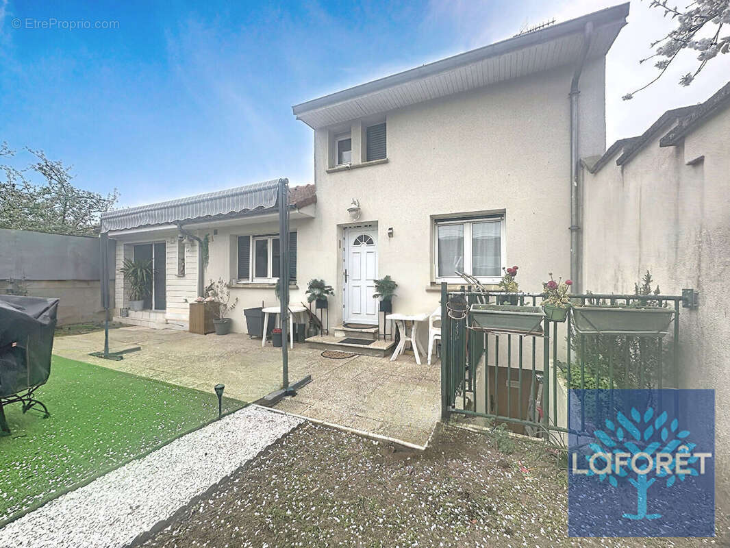 Maison à VIGNEUX-SUR-SEINE