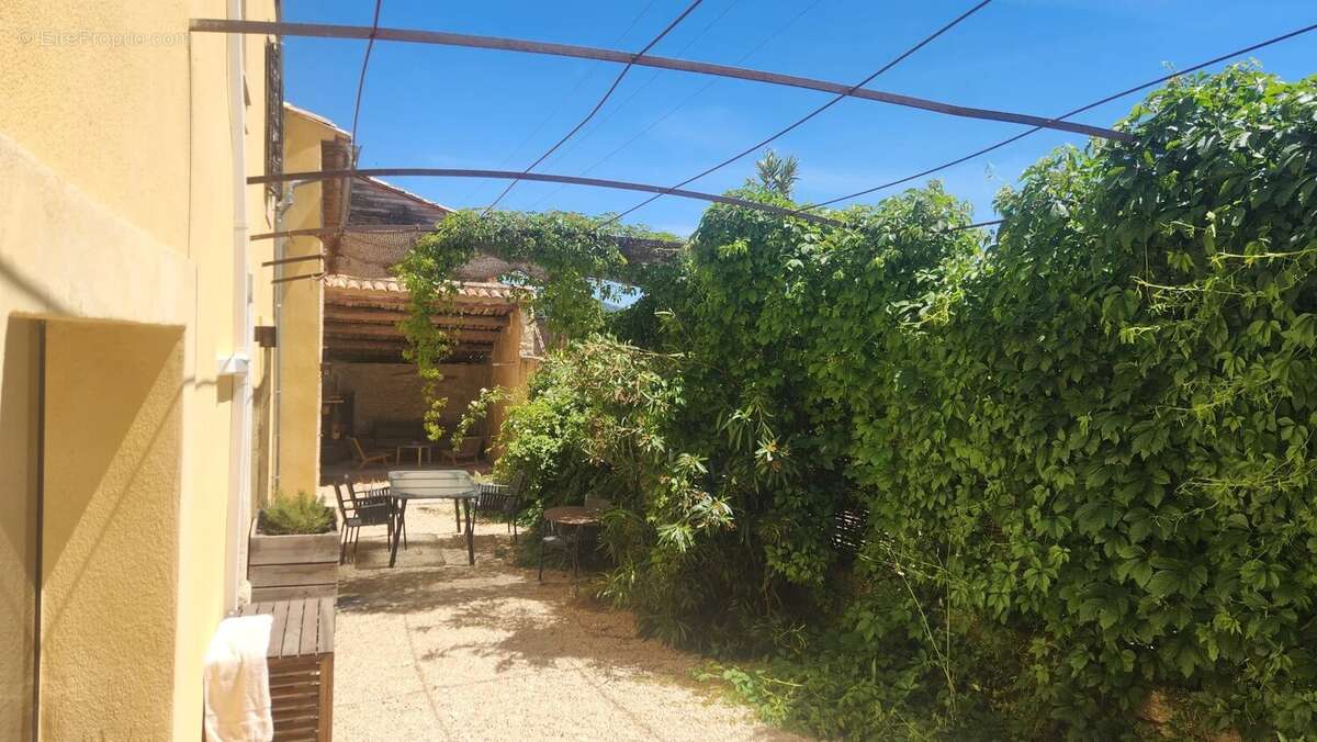 Maison à SAINT-SATURNIN-LES-APT