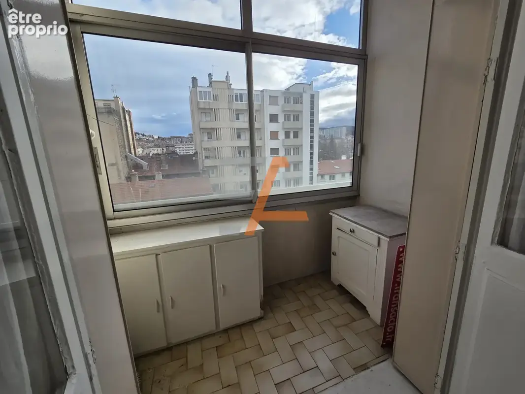 Proche faculté et Place Anatole France F2 de 64m2 au 5 étage avec ascenseur et balcon - photo 6