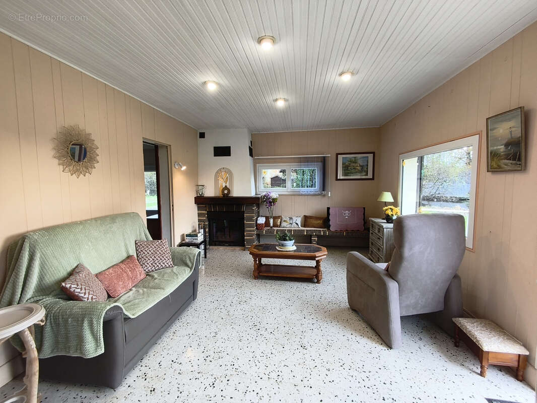 Maison à LA NEUVILLE-LES-BRAY