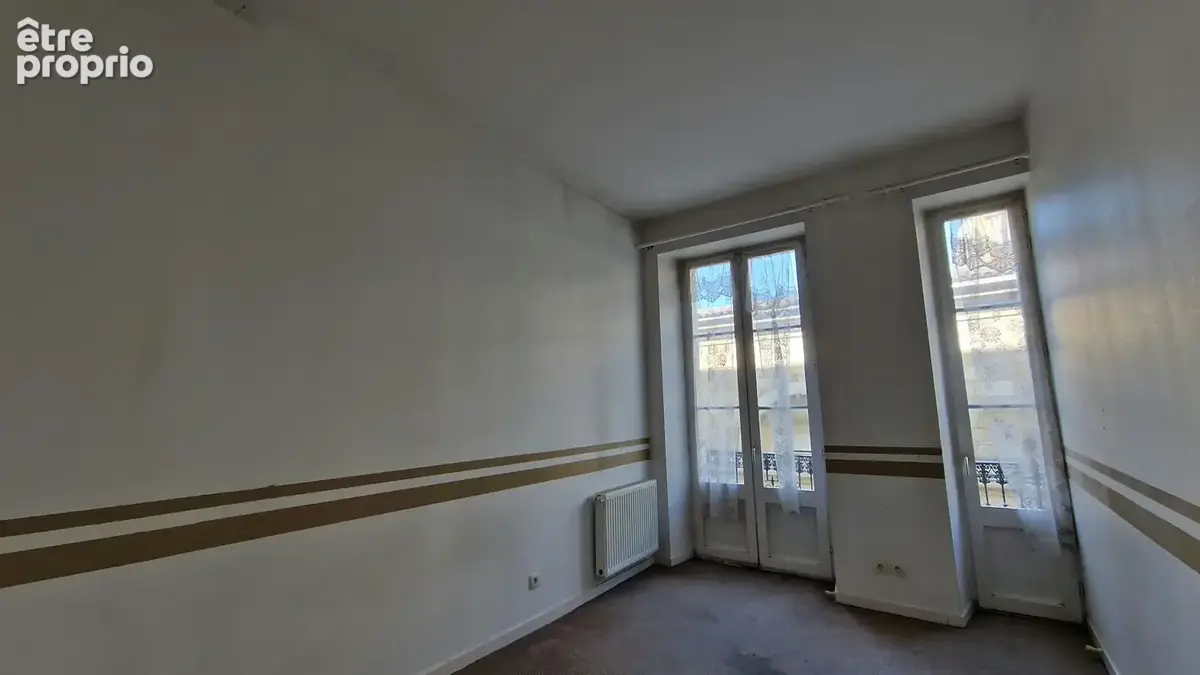 BORDEAUX MIRAIL - T3 à rénover dans immeuble pierre - photo 3