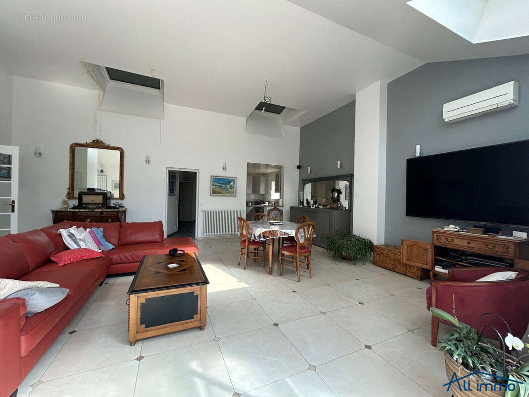 Commerce à SAINT-MAUR-DES-FOSSES