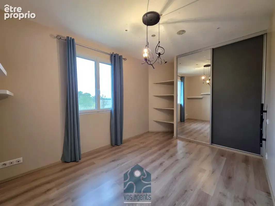 Maison T5 avec piscine, double garage, terrasse couverte, pergola et dépendances - photo 8