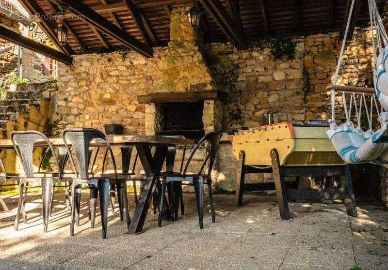 Maison à SAINT-LEON-SUR-VEZERE