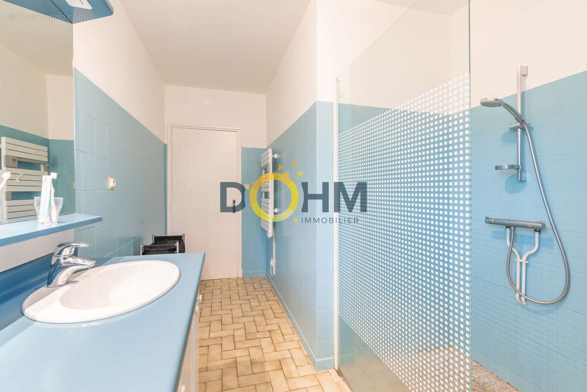 A vendre ambert maison renovee avec vue magnifique , calme, 5 chambres - photo 12
