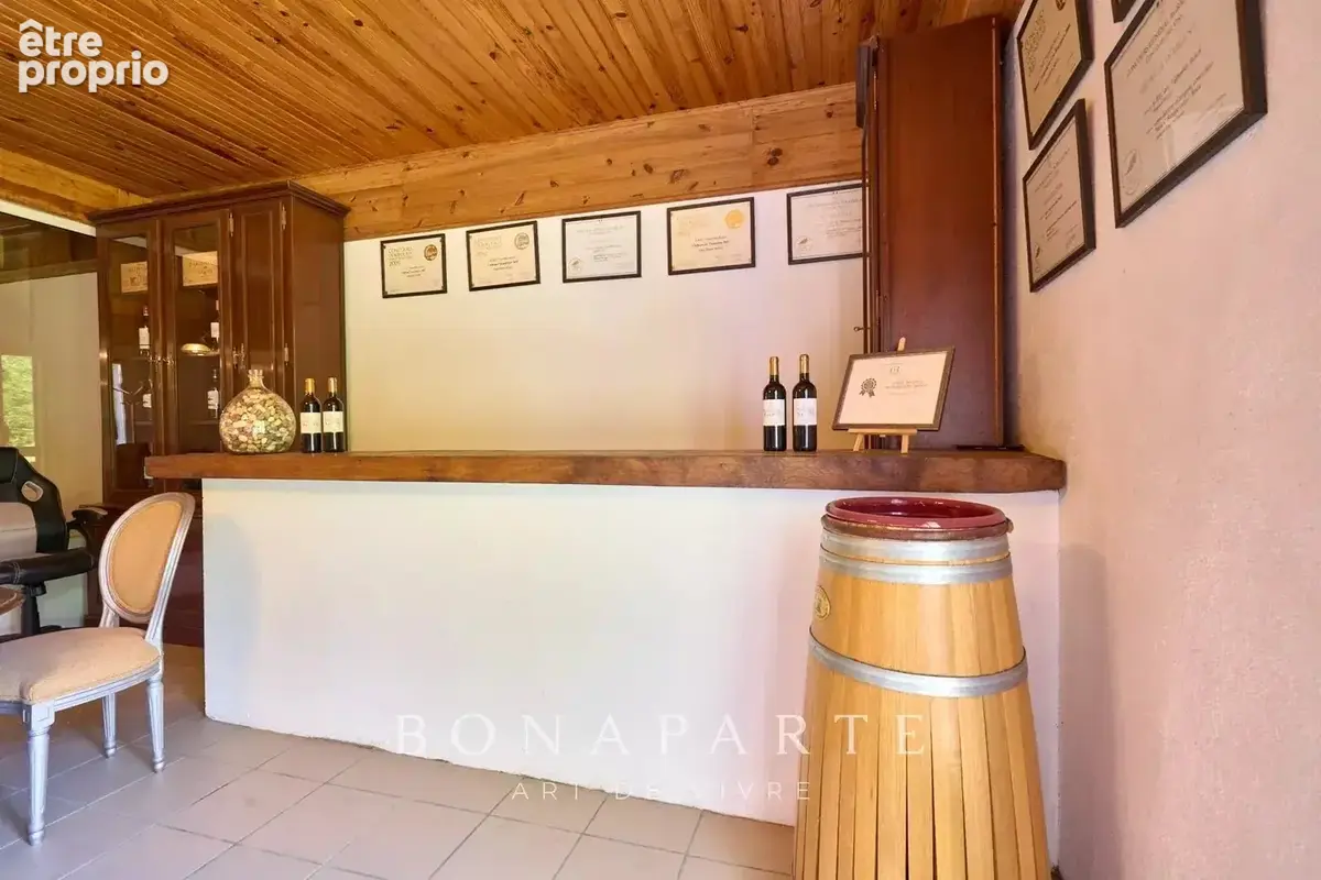Exclusivité - bégadan - propriété de 1700 m2 de batiments sur plus de 4 hectares - photo 5
