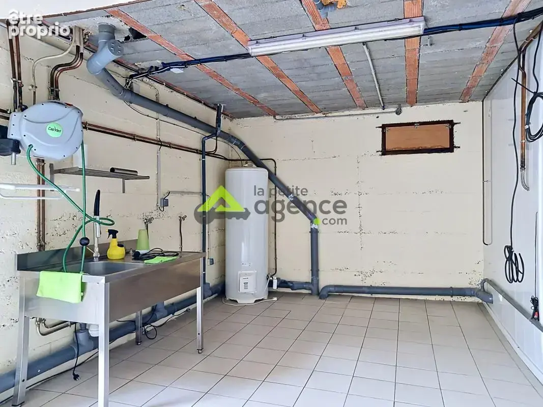 Local commercial - 145 m2 - photo 9