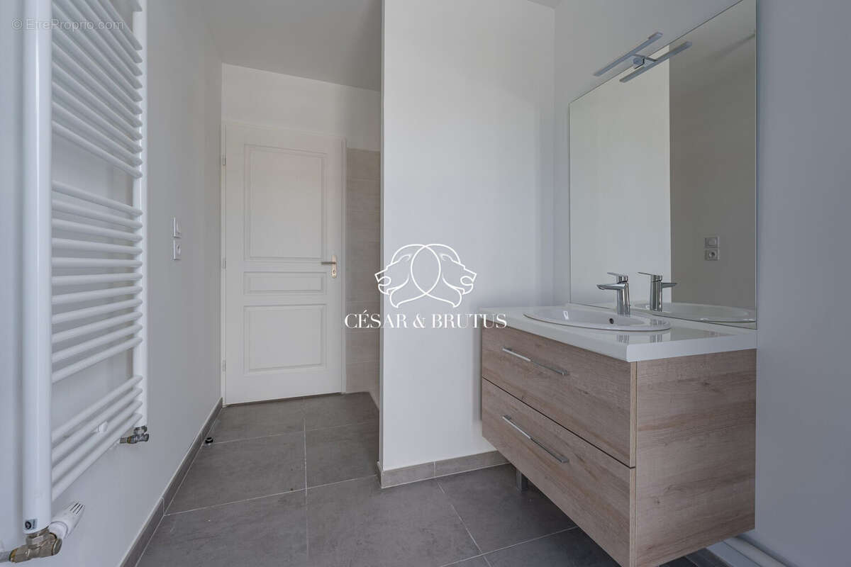 Appartement à MEYZIEU