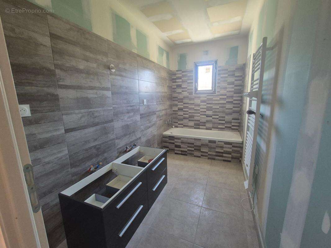 Maison à BAGNOLS-SUR-CEZE