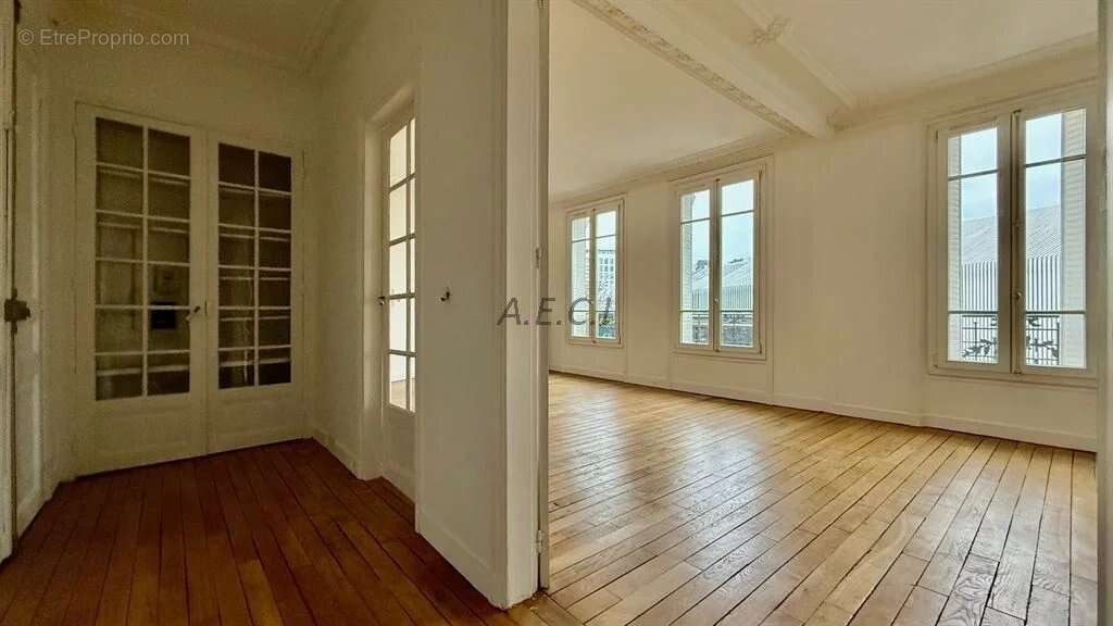 Appartement à COURBEVOIE