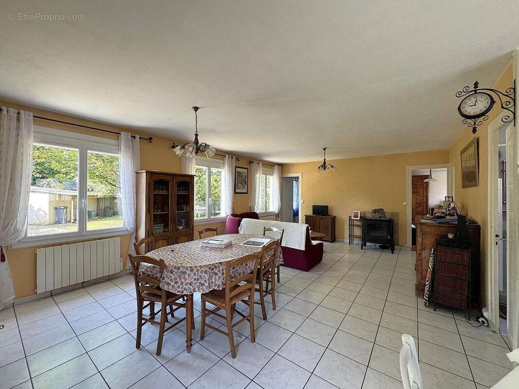   - Maison à THOUARS