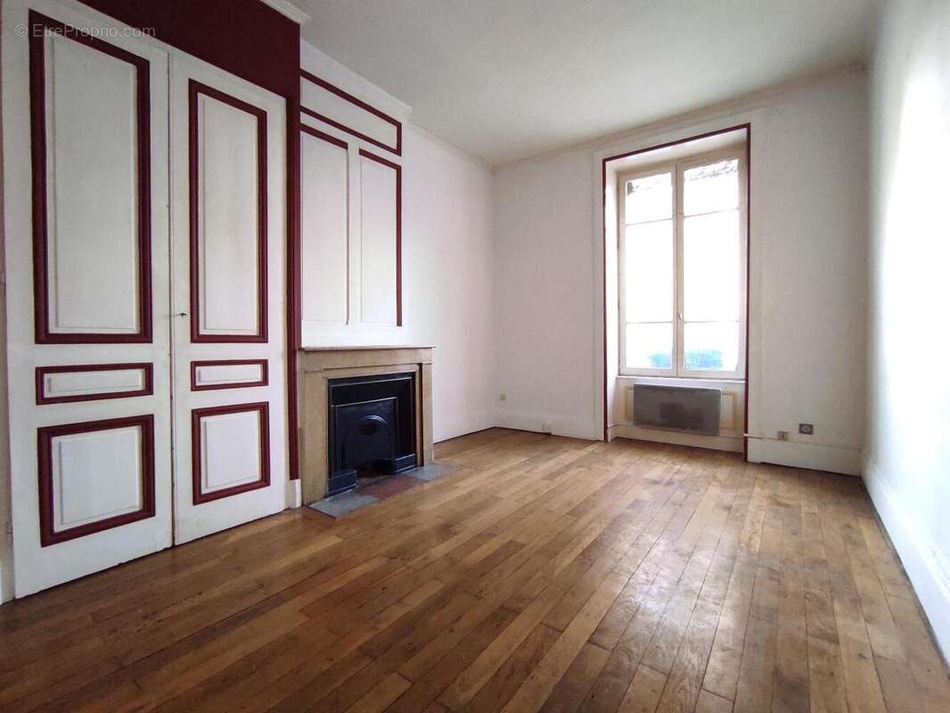   - Appartement à VILLEURBANNE