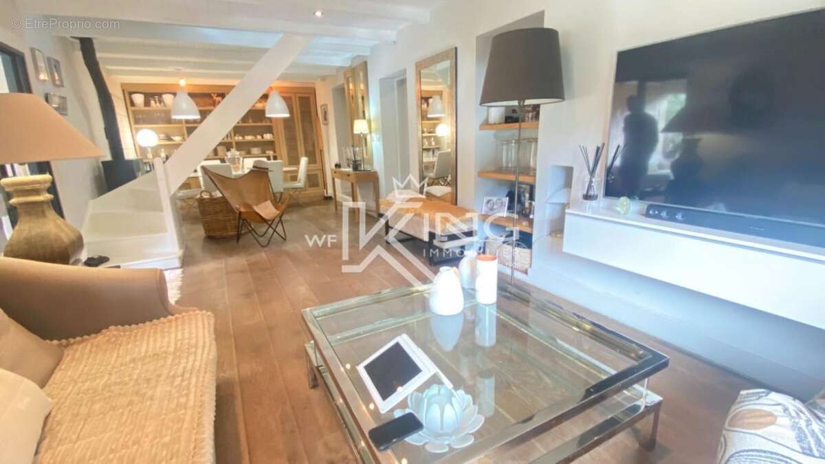Sainte Maxime Villa T3 avec logement T2 indépendant sur 2168 m² de terrain - photo 5