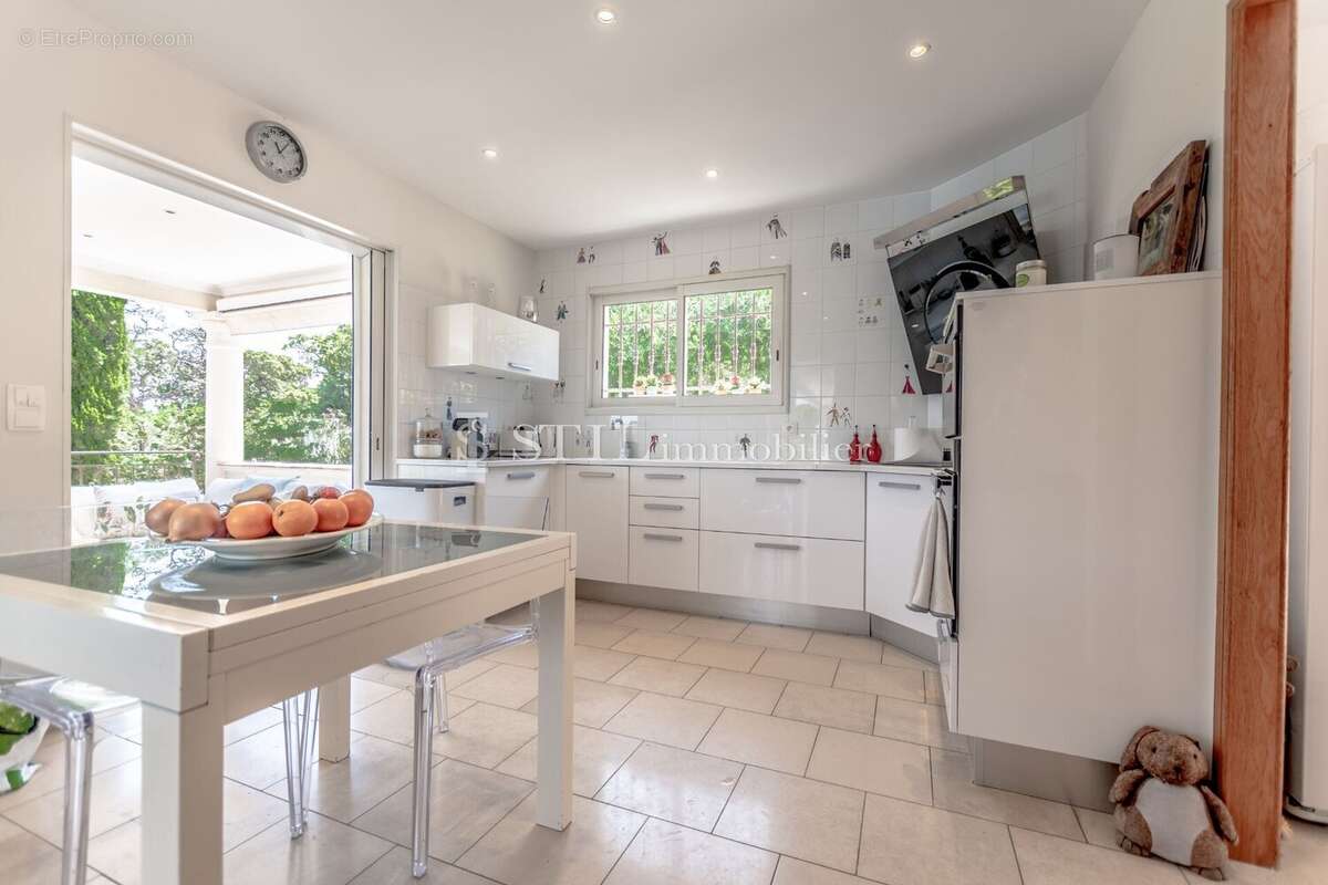 Maison 370 m² à Sainte-Maxime  - photo 4