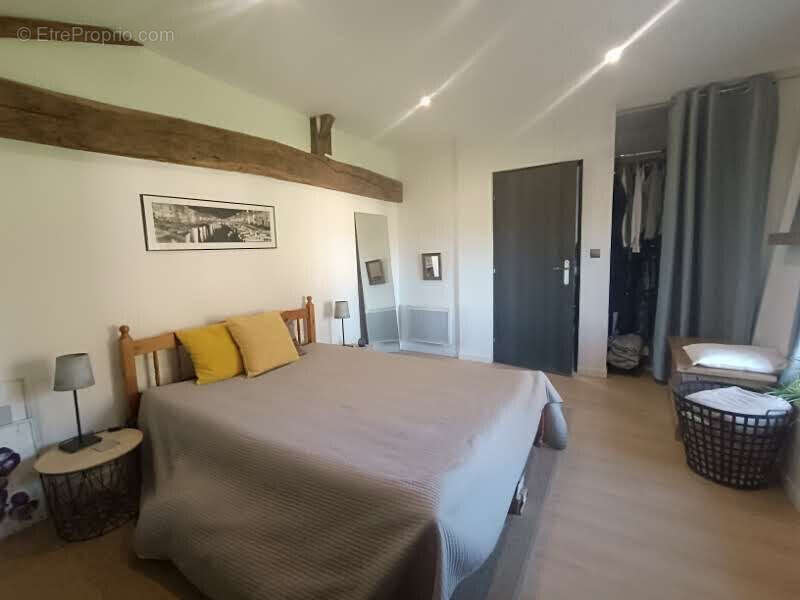 Maison 83 m² à Saint-Martin-De-Laye  - photo 6