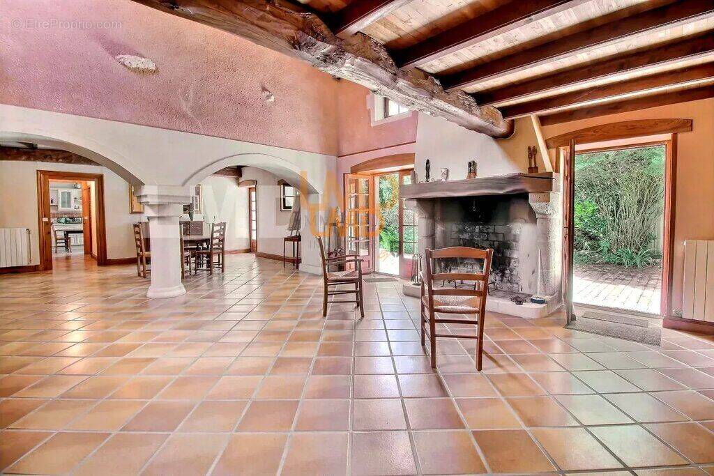 Maison à SAINT-MARTIN-DE-JUILLERS