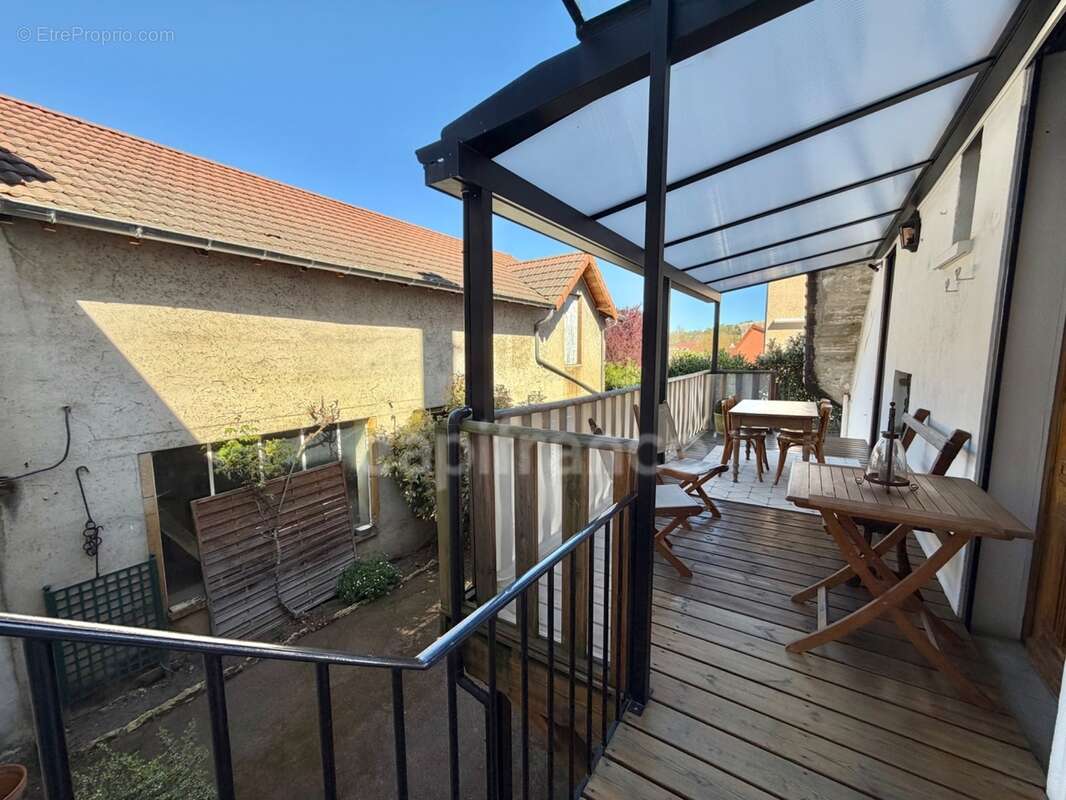 Ensemble immobilier : maison + appartement independant + garage de 135m2 + dependances et terrain clos – rare sur le secteur - photo 8