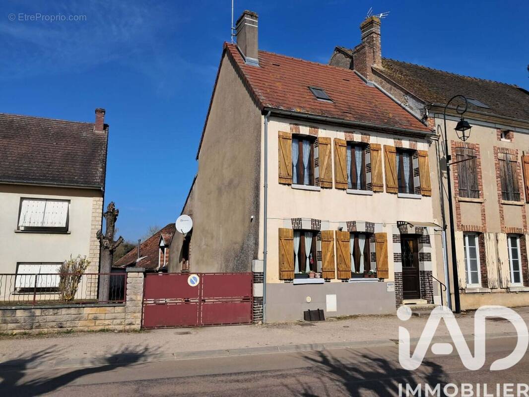 Photo 1 - Maison à LIGNY-LE-CHATEL