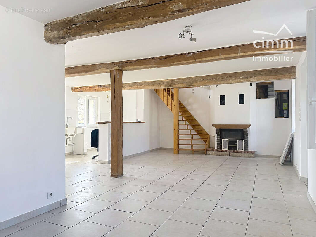 Maison 109 m² à Chateau-Renard  - photo 2