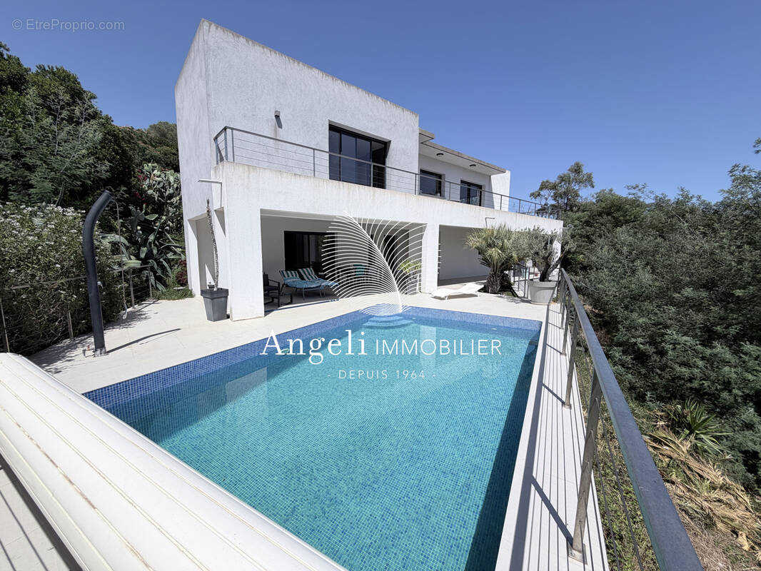 Maison à FREJUS