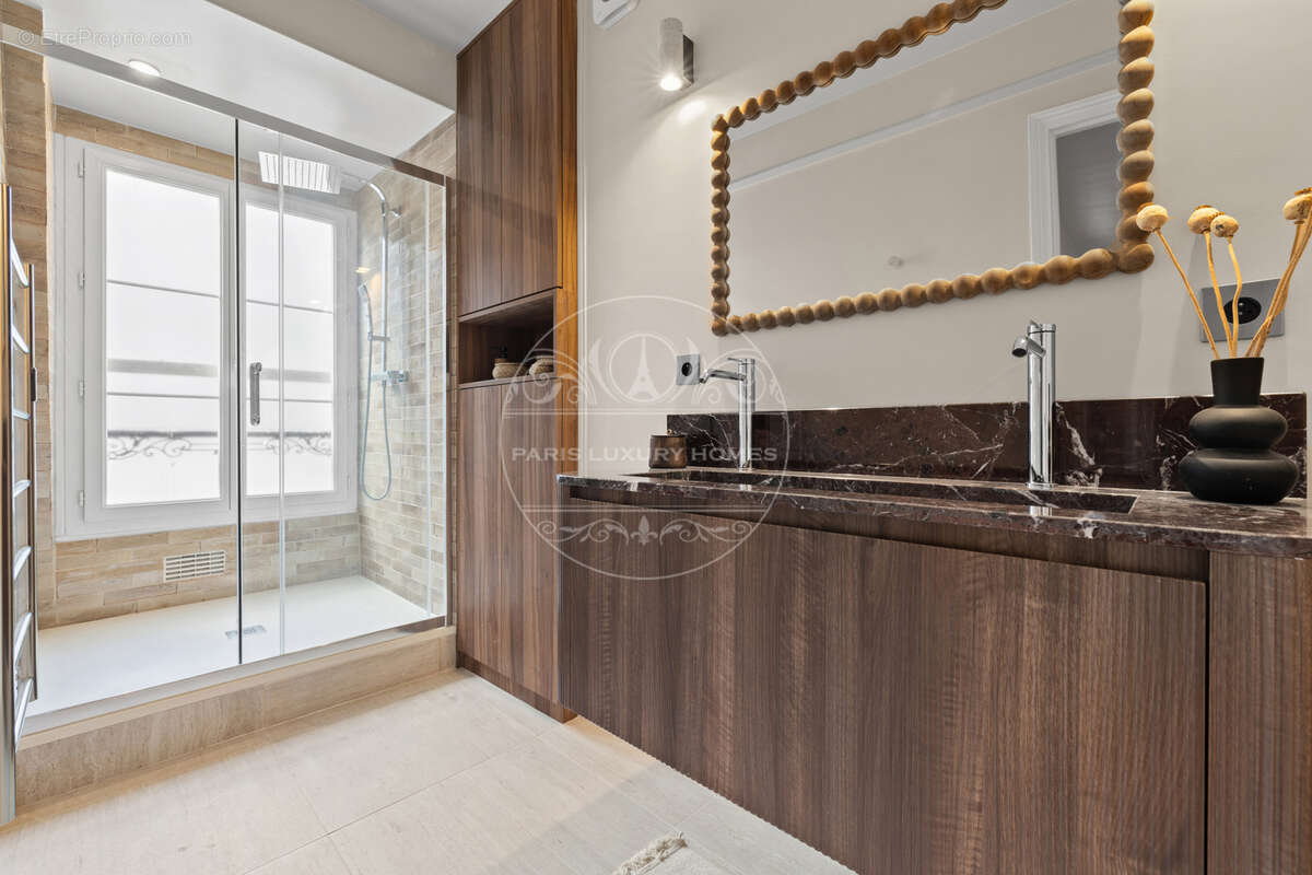 Appartement à PARIS-7E