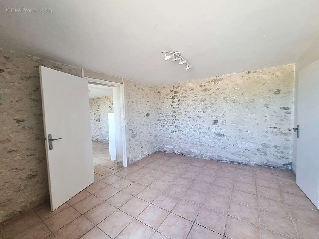 Maison à MONTAIGU-DE-QUERCY