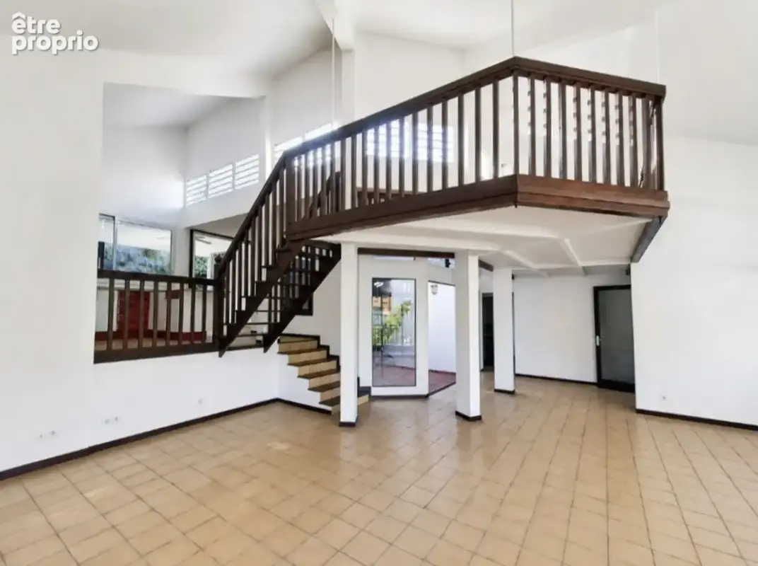 A vendre - Fort de France – Quartier Didier - Maison d'architecte – 7 Pièces – 4 Chambres + Petit T2 Indépendant - photo 7