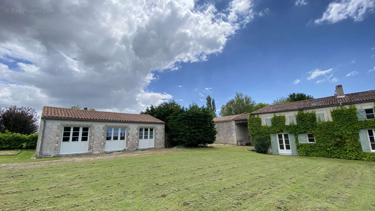 Maison à MORTAGNE-SUR-GIRONDE