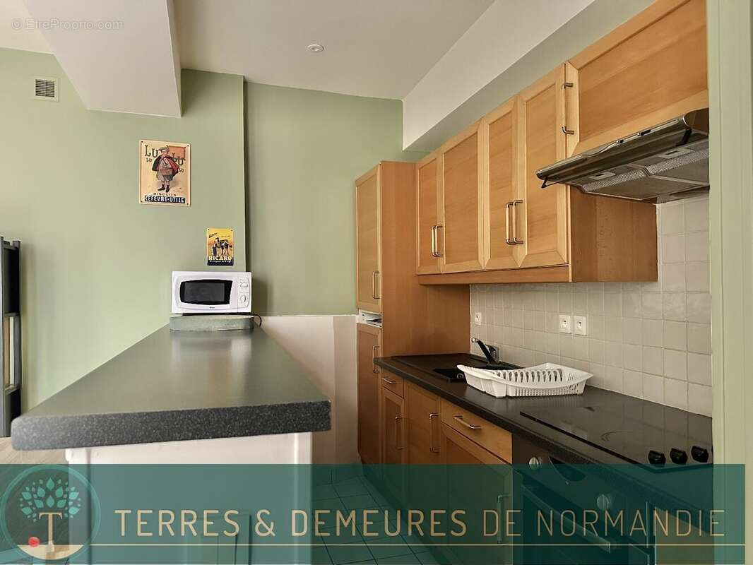 Studio de 36m² au rez-de-chaussée sur cours  Immeuble en brique - Vendu meublé. - photo 8