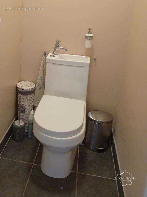 Maison à LA ROCHE-CANILLAC