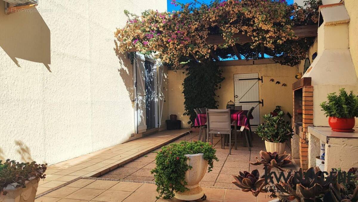 Maison à SAINT-LAURENT-DE-LA-SALANQUE